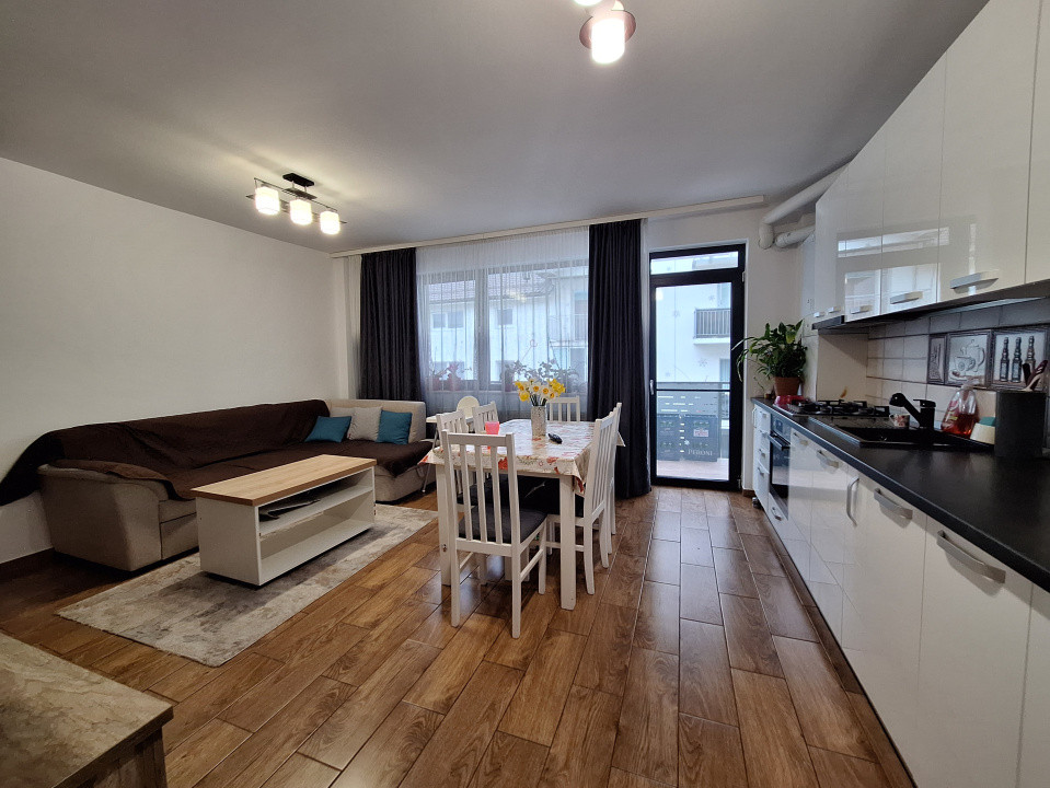 Apartament cu 3 camere, 61 mp, parcare, zona Stejarului