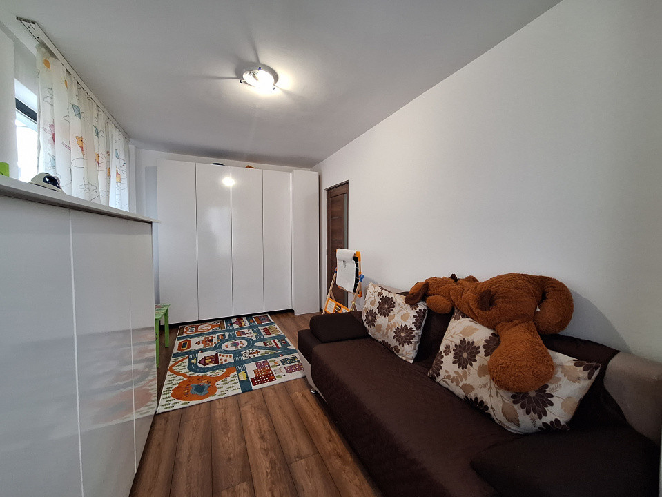 Apartament cu 3 camere, 61 mp, parcare, zona Stejarului