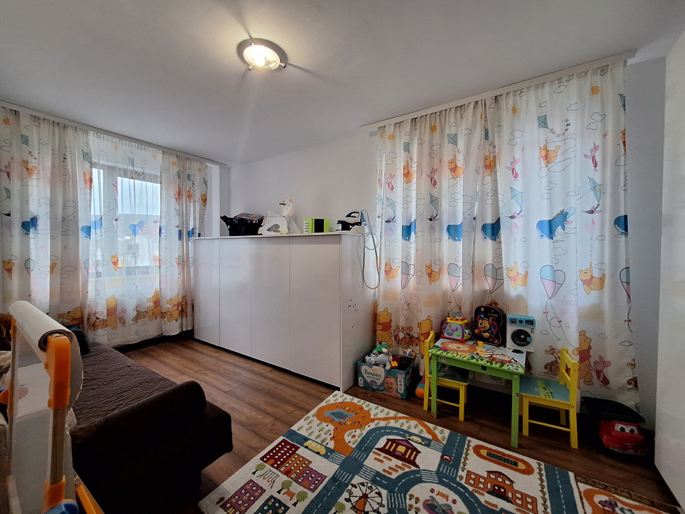 Apartament cu 3 camere, 61 mp, parcare, zona Stejarului
