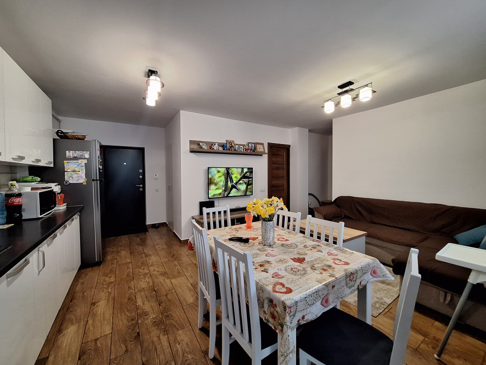 Apartament cu 3 camere, 61 mp, parcare, zona Stejarului