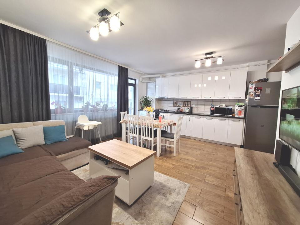 Apartament cu 3 camere, 61 mp, parcare, zona Stejarului