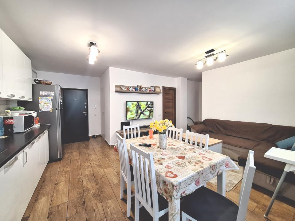 Apartament cu 3 camere, 61 mp, parcare, zona Stejarului