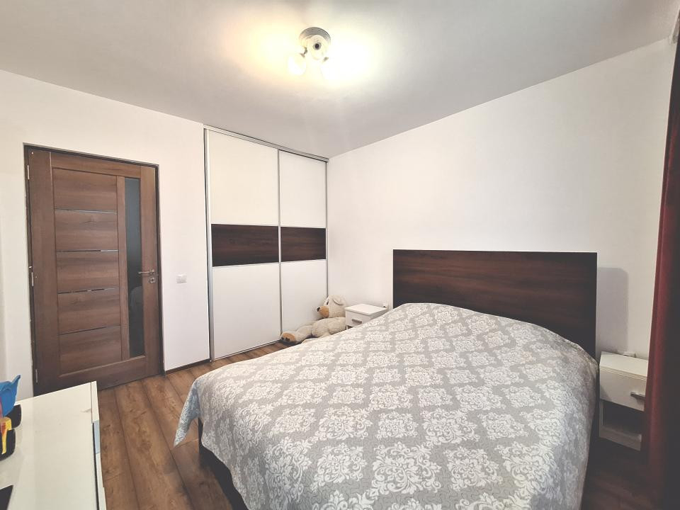Apartament cu 3 camere, 61 mp, parcare, zona Stejarului