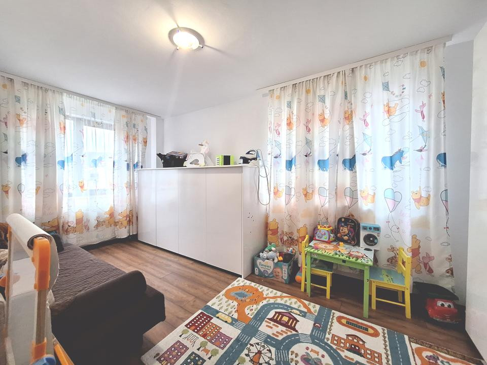 Apartament cu 3 camere, 61 mp, parcare, zona Stejarului