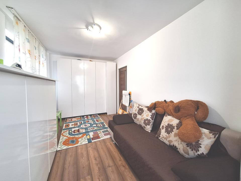 Apartament cu 3 camere, 61 mp, parcare, zona Stejarului