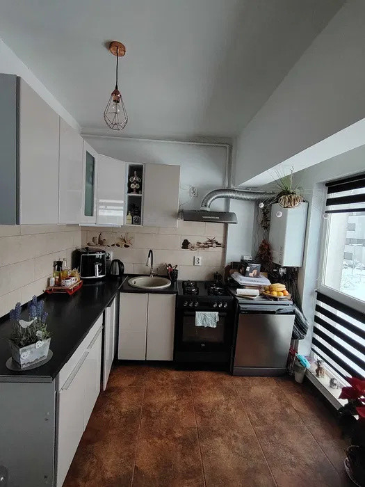 Apartament cu 2 camere, 45 mp, parcare, zona Stadionului