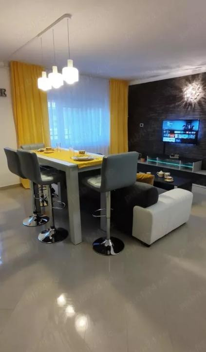 Inchiriez apartament 3 camere si garaj