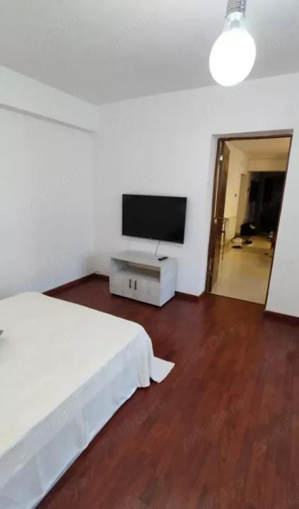Inchiriez apartament 3 camere si garaj