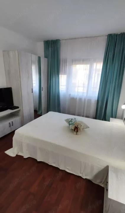 Inchiriez apartament 3 camere si garaj