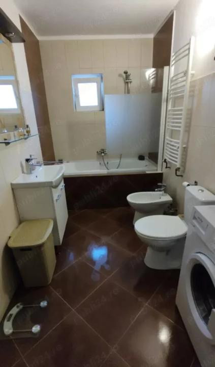 Inchiriez apartament 3 camere si garaj