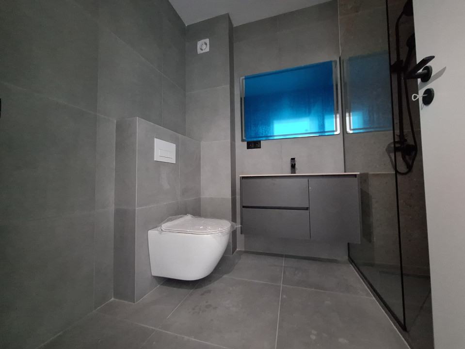 Apartament cu 2 camere, 40 mp, balcon, zona Eroilor