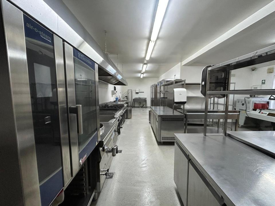 Spațiu autorizat alimentație publică, 75 mp, complet utilat, zona Autogara Beta