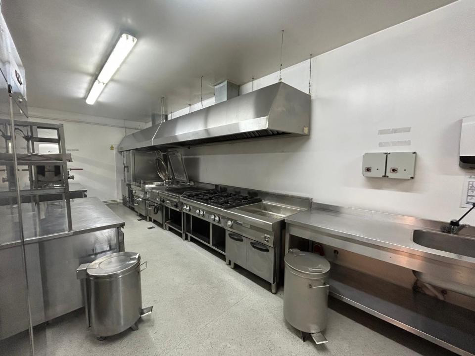 Spațiu autorizat alimentație publică, 75 mp, complet utilat, zona Autogara Beta