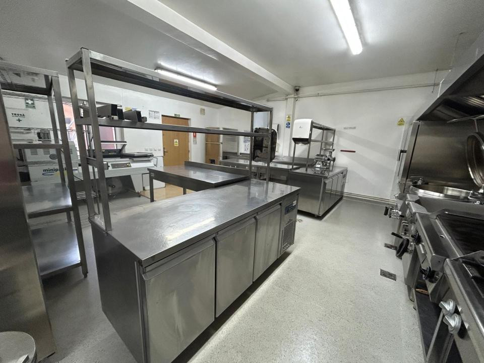 Spațiu autorizat alimentație publică, 75 mp, complet utilat, zona Autogara Beta