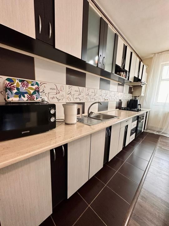 Apartament cu 3 camere, 58 mp, balcon, zona Eroilor