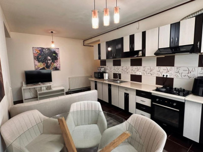 Apartament cu 3 camere, 58 mp, balcon, zona Eroilor