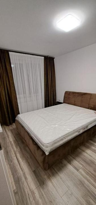 Inchiriez apartament 3 camere, zona vivo 