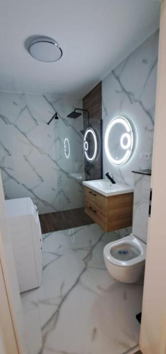 Inchiriez apartament 3 camere, zona vivo 