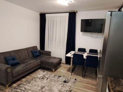 Inchiriez apartament 3 camere, zona vivo 