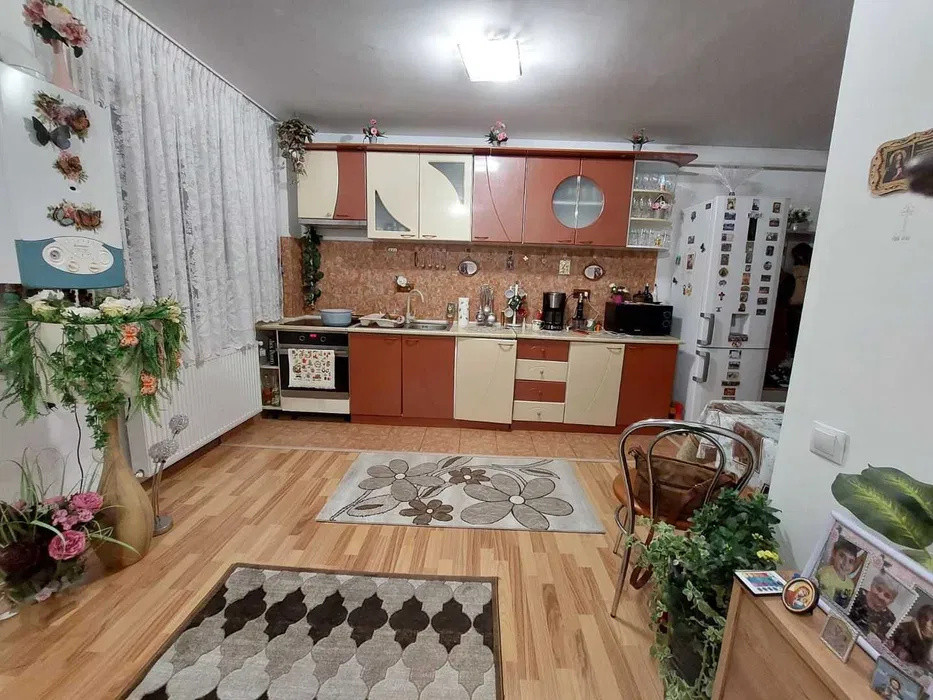 Apartament cu 3 camere, 57 mp, parcare, zona Florilor