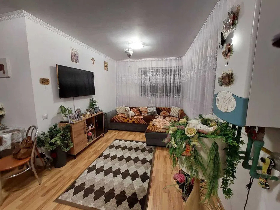 Apartament cu 3 camere, 57 mp, parcare, zona Florilor