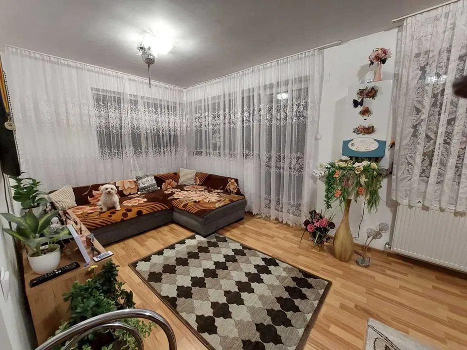 Apartament cu 3 camere, 57 mp, parcare, zona Florilor