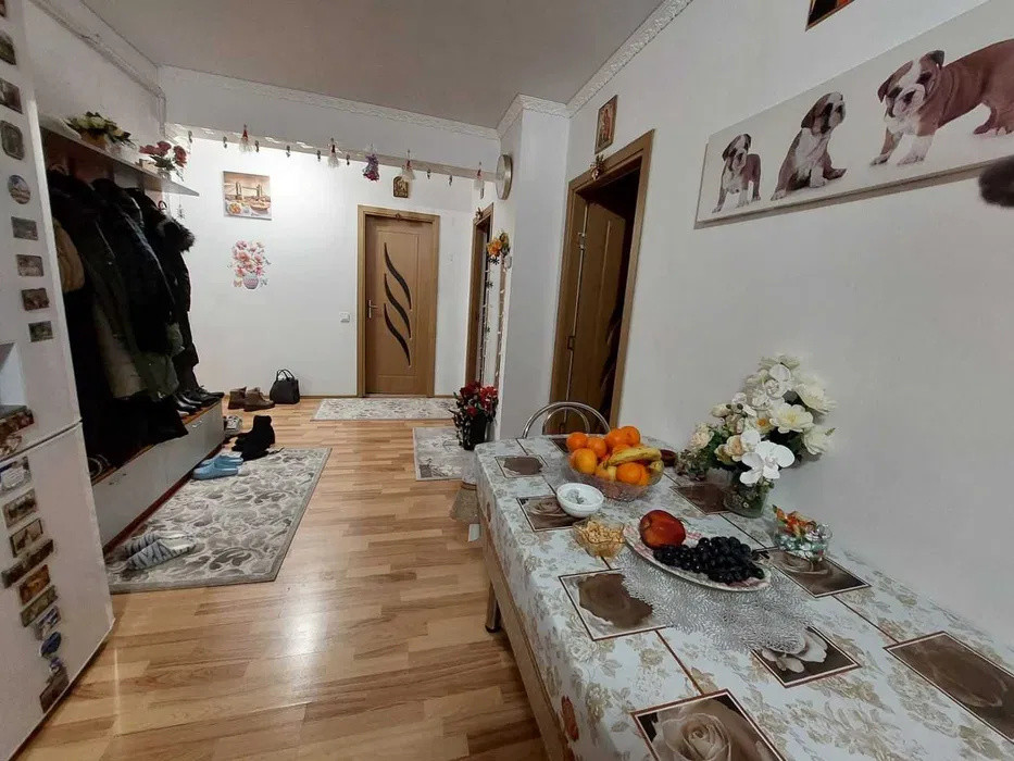 Apartament cu 3 camere, 57 mp, parcare, zona Florilor