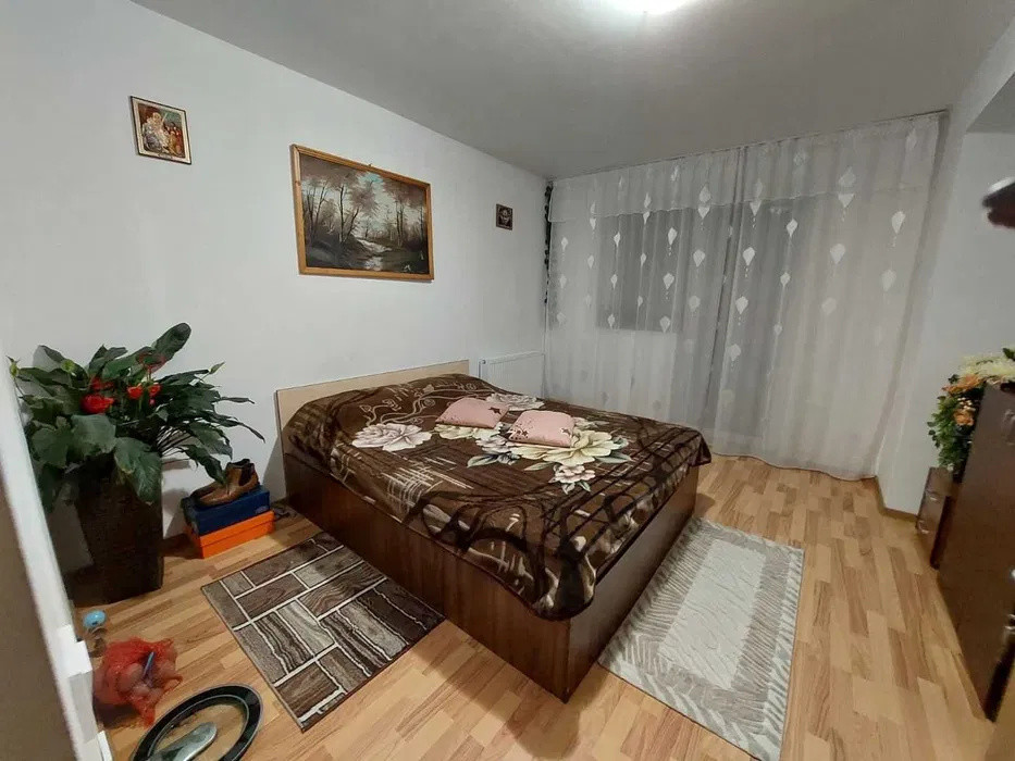 Apartament cu 3 camere, 57 mp, parcare, zona Florilor