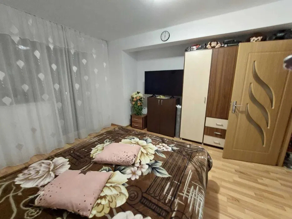 Apartament cu 3 camere, 57 mp, parcare, zona Florilor