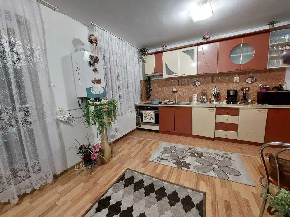 Apartament cu 3 camere, 57 mp, parcare, zona Florilor