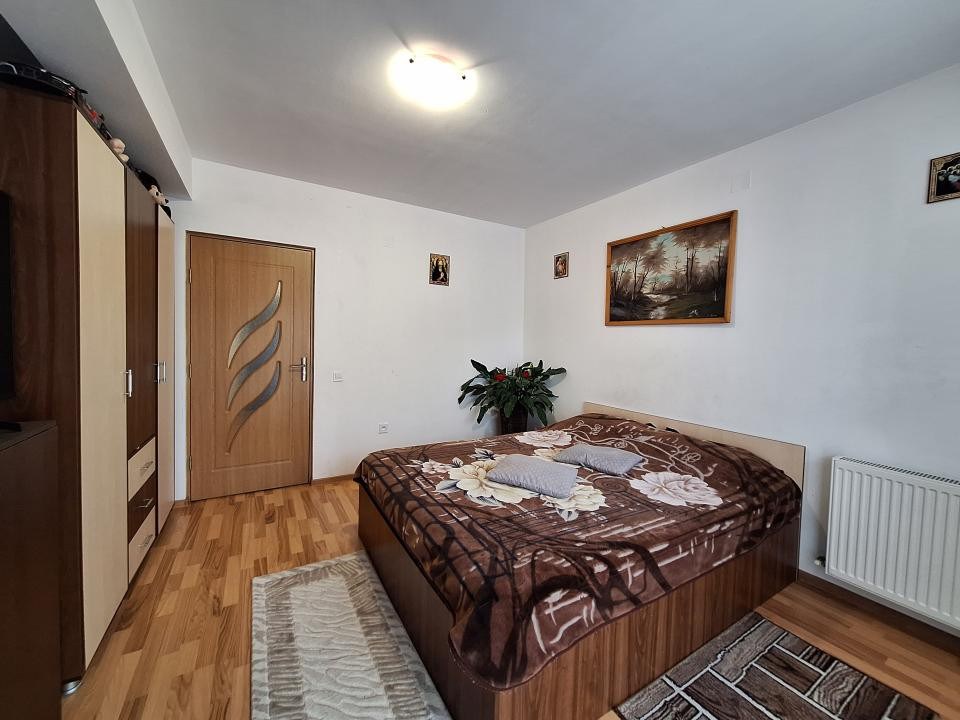 Apartament cu 3 camere, 57 mp, 2 balcoane, zona Florilor