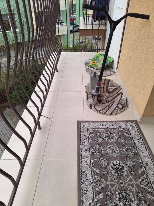 Apartament cu 3 camere, 57 mp, 2 balcoane, zona Florilor