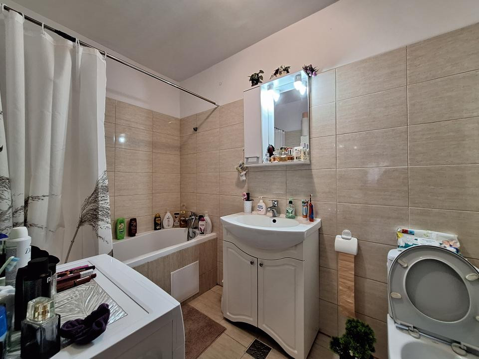 Apartament cu 3 camere, 57 mp, 2 balcoane, zona Florilor