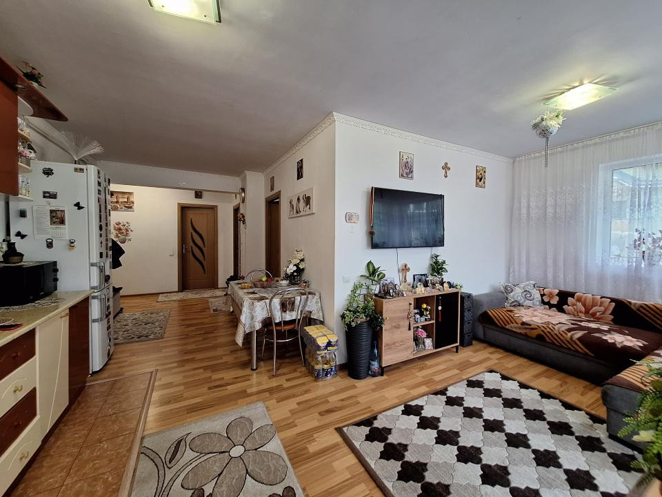 Apartament cu 3 camere, 57 mp, 2 balcoane, zona Florilor