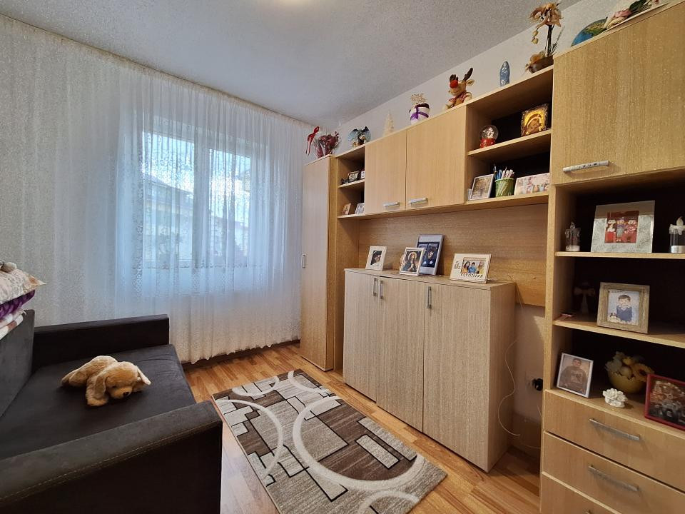 Apartament cu 3 camere, 57 mp, 2 balcoane, zona Florilor