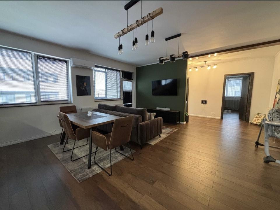 Apartament 3 camere, 2 bai, 2 balcoane, parcare, zona Subcetate