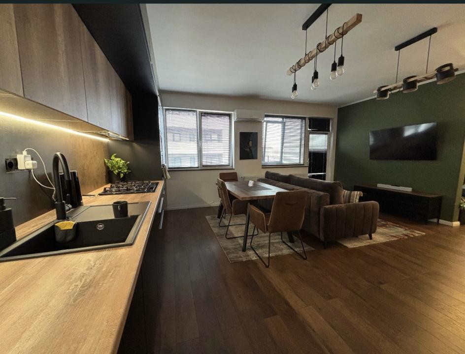 Apartament 3 camere, 2 bai, 2 balcoane, parcare, zona Subcetate