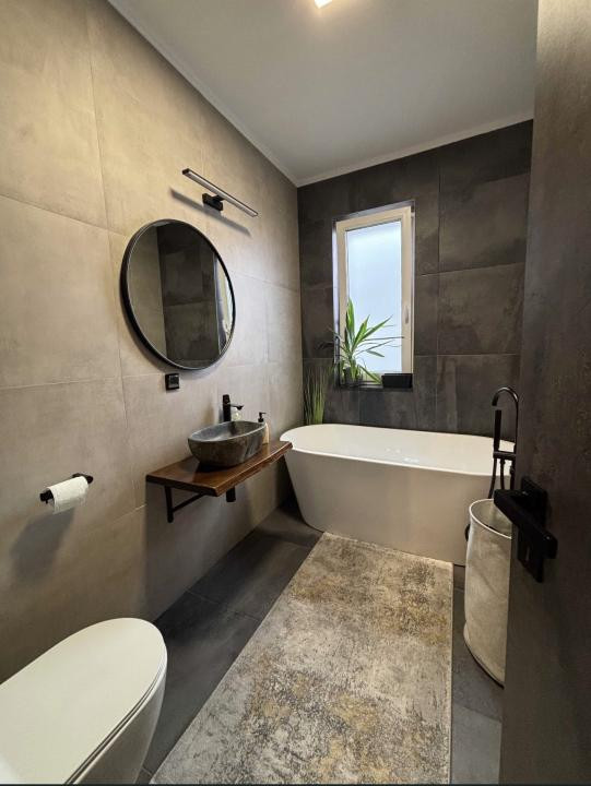 Apartament 3 camere, 2 bai, 2 balcoane, parcare, zona Subcetate