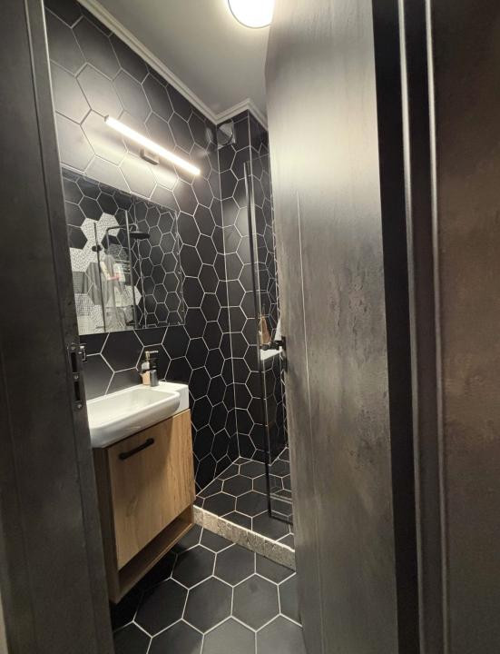 Apartament 3 camere, 2 bai, 2 balcoane, parcare, zona Subcetate