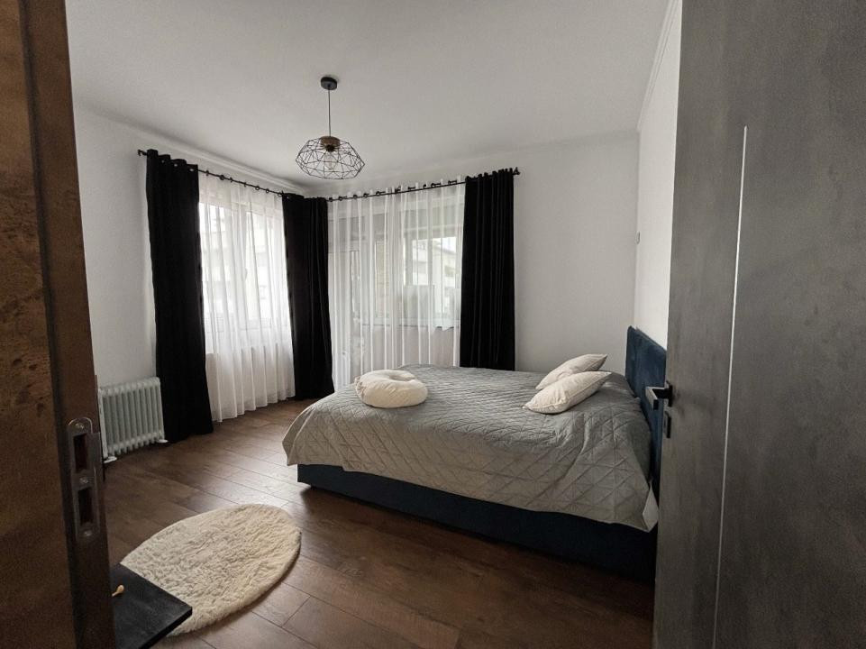 Apartament 3 camere, 2 bai, 2 balcoane, parcare, zona Subcetate