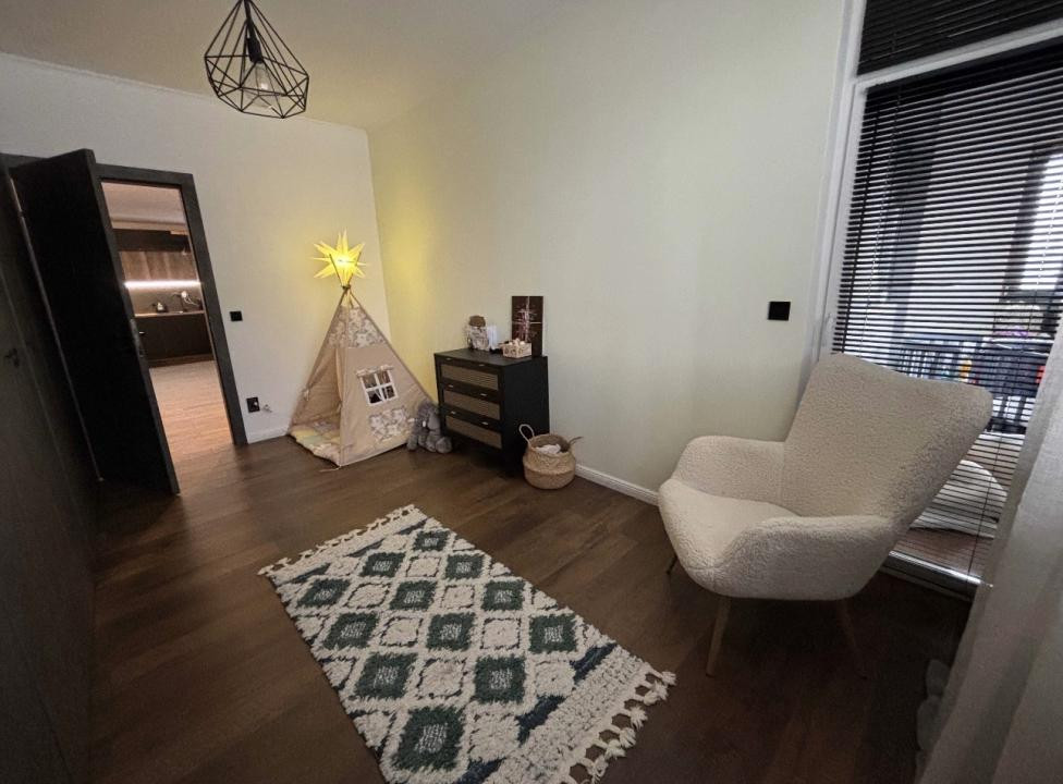 Apartament 3 camere, 2 bai, 2 balcoane, parcare, zona Subcetate