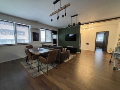 Apartament 3 camere, 2 bai, 2 balcoane, parcare, zona Subcetate