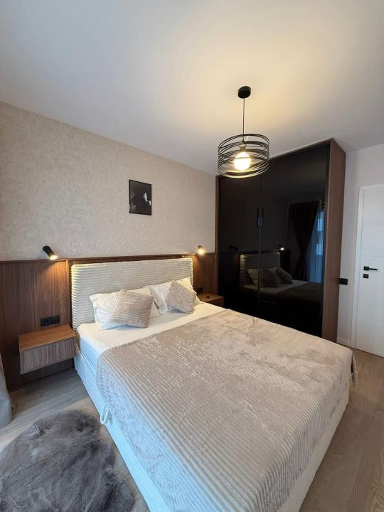 Apartamentcu 2 camere ultrafinisat, balcon, zona Eroilor