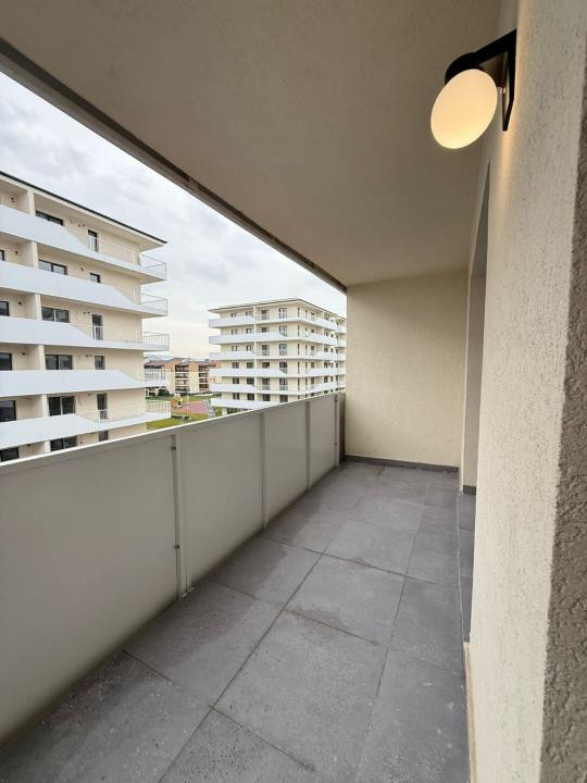Apartamentcu 2 camere ultrafinisat, balcon, zona Eroilor