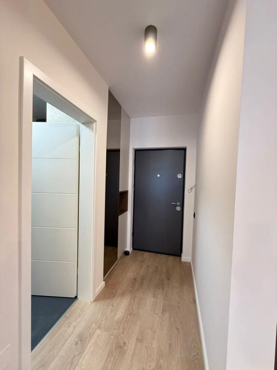 Apartamentcu 2 camere ultrafinisat, balcon, zona Eroilor