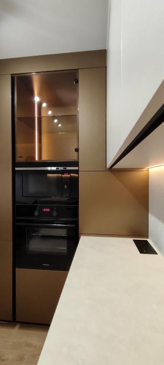 Apartamentcu 2 camere ultrafinisat, balcon, zona Eroilor