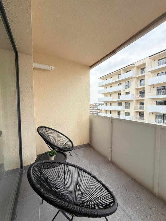 Apartamentcu 2 camere ultrafinisat, balcon, zona Eroilor