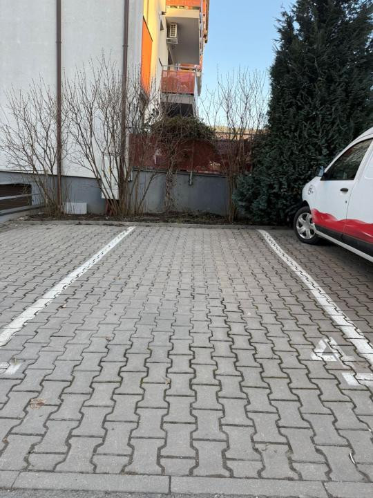 Apartament in zona Parcul Poligon,parcare,parter inalt