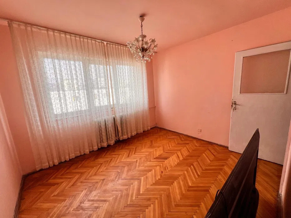 Apartament cu 4 camere, decomandat, 80 mp, zona Grigore Alexandrescu