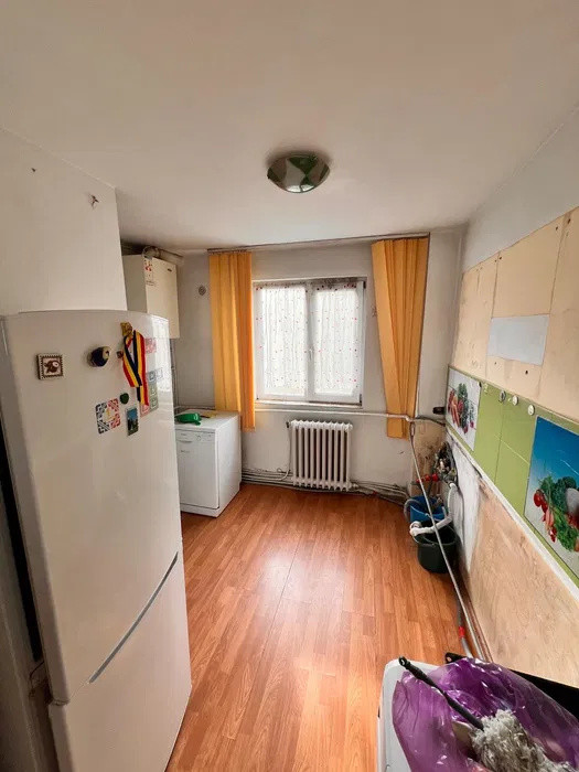 Apartament cu 4 camere, decomandat, 80 mp, zona Grigore Alexandrescu